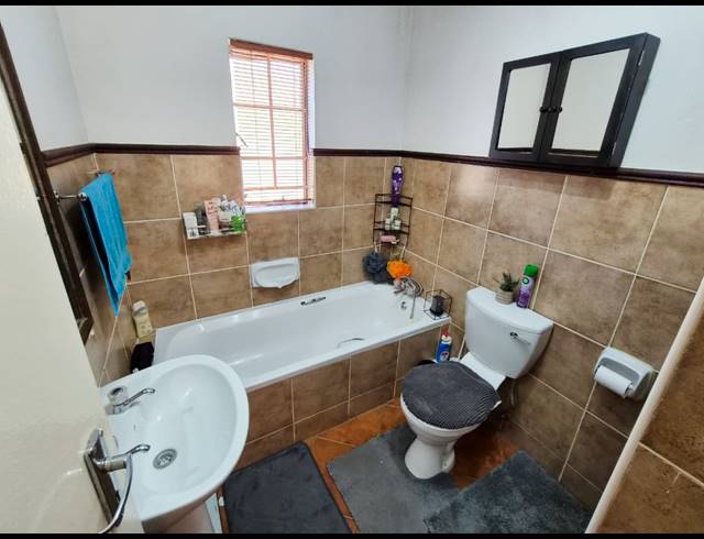 2 BEDROOM SECTIONAL TITLE FOR SALE IN BOARDWALK VILLAS